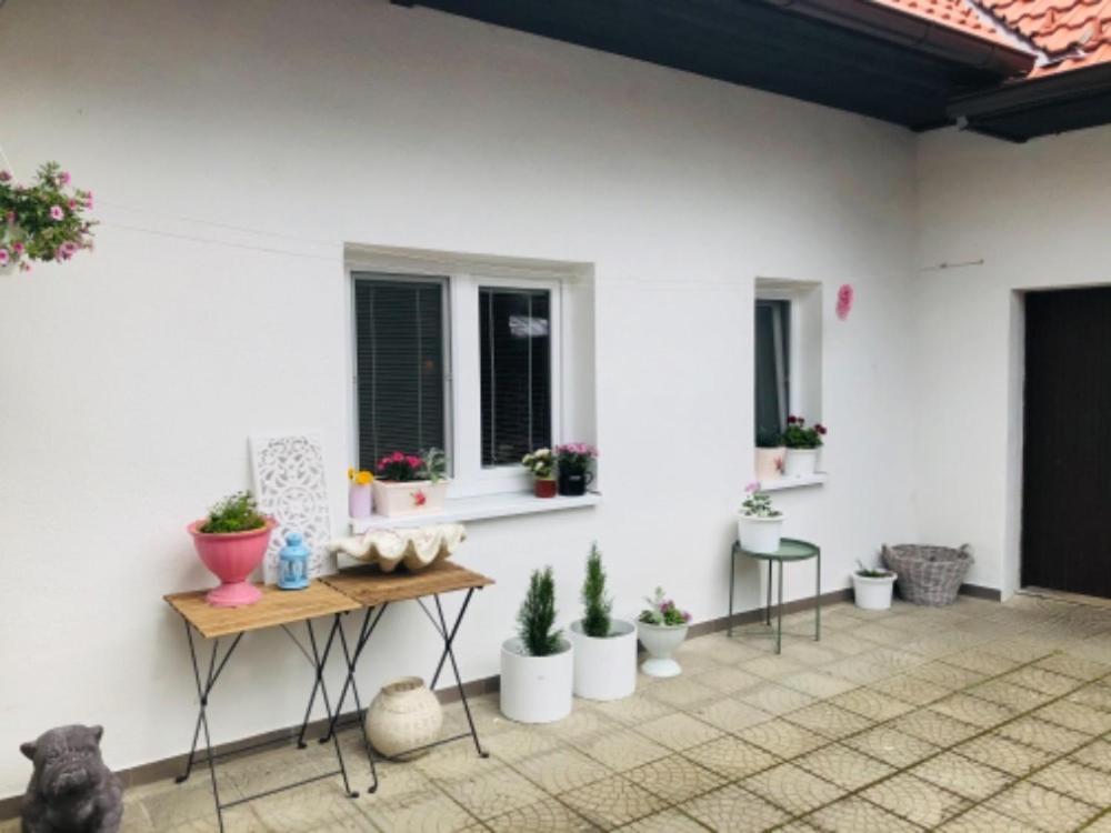 Domek mezi domky Napajedla Kültér fotó
